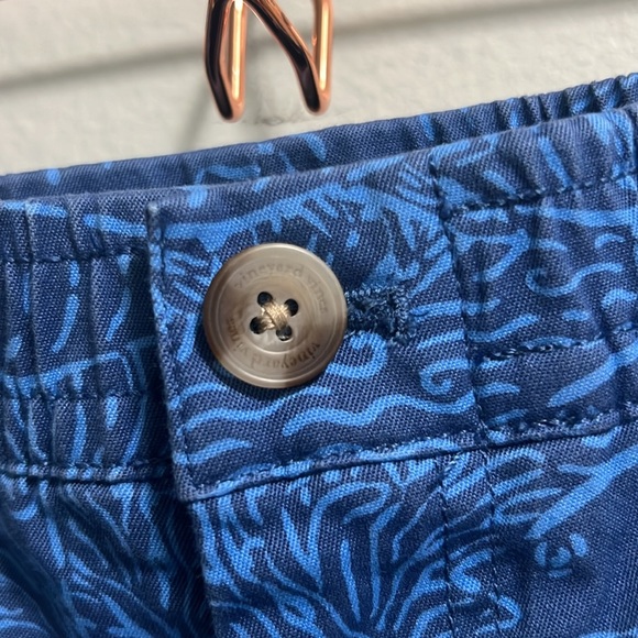 Vineyard Vines 7 Inch Tonal Printed Jetty Shorts Fish Print Men's Size L - Picture 3 of 7